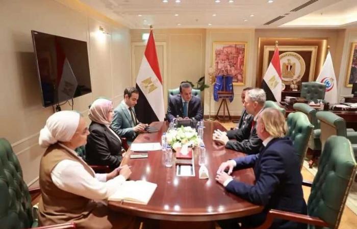وزير
      الصحة
      يبحث
      مع
      ممثلي
      “سانوفي”
      تعزيز
      التعاون
      والتوسع
      في
      الفرص
      الاستثمارية
      بقطاع
      الدواء