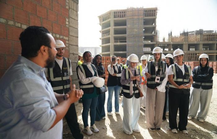 بالبلدي : رادكس
      للتطوير
      العقاري
      تستقبل
      طلاب
      هندسة
      جامعة
      EUE
      في
      جولة
      ميدانية
      بمشروع
      «أجايل»
      بالعاصمة
      الإدارية