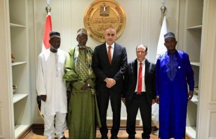 بالبلدي : وزير
      التعليم
      يبحث
      مع
      رئيس
      المجلس
      الإسلامي
      الأعلى
      في
      جامبيا
      تعزيز
      التعاون
      التعليمي