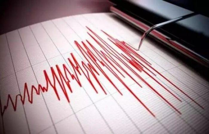 بالبلدي: بقوة
      5.5
      درجة..
      زلزال
      قبالة
      سواحل
      صقلية
      وإخلاء
      المدارس
      والمكاتب
      في
      باليرمو