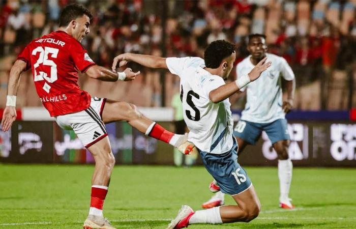 بالبلدي : مدرب
      القناة
      يكشف
      كيف
      أوقف
      مفاتيح
      لعب
      الأهلي..
      ورأي
      مفاجئ
      في
      زيزو
      وإمام
      عاشور