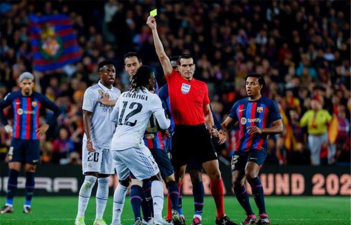 بالبلدي : اشتكى
      منه
      ريال
      مدريد
      سابقًا..
      من
      هو
      خوان
      مارتينيز
      مونويرا
      حكم
      مباراة
      الكلاسيكو؟