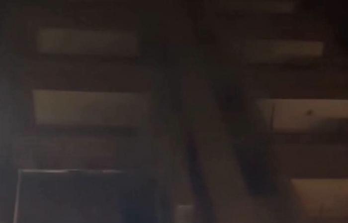 بالبلدي: بالصور..
      حريق
      عيادة
      طبيب
      نساء
      شهير
      بزفتى
      والحماية
      المدنية
      تتدخل