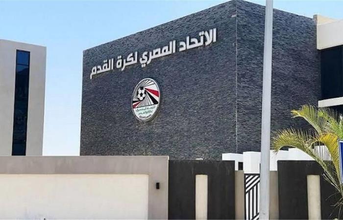 بالبلدي : اتحاد
      الكرة
      يصدر
      بيانًا
      شديد
      اللهجة
      بشأن
      التجاوزات
      ويهدد
      بالشطب
      والحرمان
      من
      المسابقات