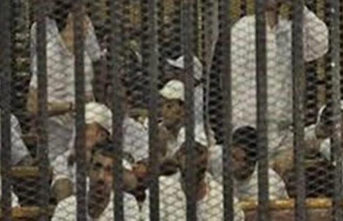 بالبلدي: محاكمة
      54
      متهمًا
      في
      قضية
      «الهيكل
      الإداري
      للإخوان
      بمدينة
      نصر»..
      بعد
      قليل
