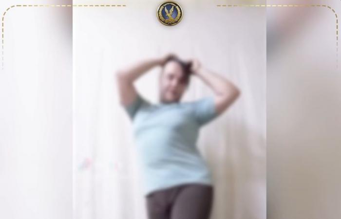 بالبلدي: «بسبب
      رقصة
      خادشة
      للحياء»..
      سقوط
      صانع
      محتوى
      شهير
      في
      قبضة
      الأمن
      بالمرج|شاهد