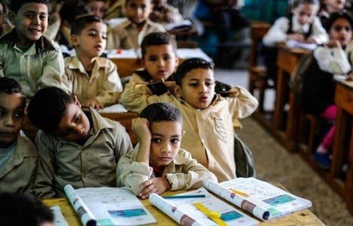 بالبلدي: 4
      فصول
      دراسية
      بدلًا
      من
      فصلين؟..
      «التعليم»
      تحسم
      الجدل
      بشأن
      العام
      الدراسي