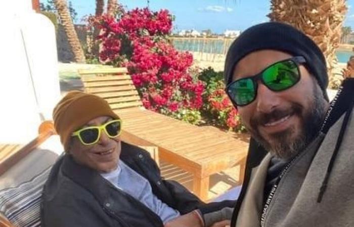 بالبلدي: أحمد
      السعدني
      يشعل
      مواقع
      التواصل
      بصورة
      من
      آخر
      احتفال
      بعيد
      ميلاد
      والده