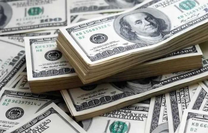 الدولار
      يواصل
      الارتفاع
      ويقفز
      35
      قرشا
      بعد
      ساعة
      من
      بداية
      التعاملات