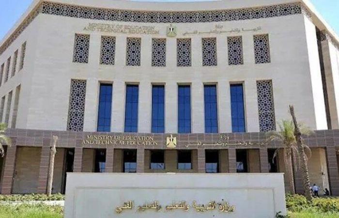 بالبلدي: هل
      سيتم
      تقسيم
      العام
      الدراسي
      الجديد
      إلى
      4
      فصول؟..
      التعليم
      تحسم
      الجدل