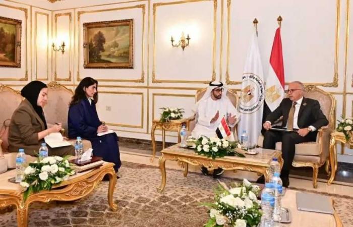 د.
      سويلم
      يلتقي
      مساعد
      وزير
      الخارجية
      الإماراتي
      لبحث
      تعزيز
      التعاون
      المشترك
      والاستعداد
      لمؤتمر
      الأمم
      المتحدة
      للمياه
      ٢٠٢٦