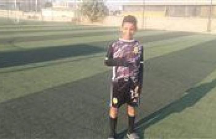 بالبلدي: «يارب
      وفقني»..
      سجدة
      لاعب
      ناشئ
      بالسكة
      الحديد
      تختصر
      حلم
      النجومية