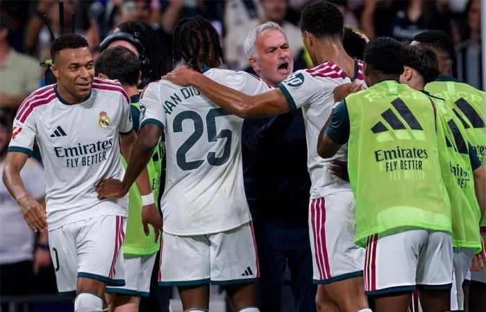 بالبلدي : قناة
      ريال
      مدريد
      تثير
      الجدل
      قبل
      مباراة
      الكلاسيكو:
      لن
      تكون
      عادلة