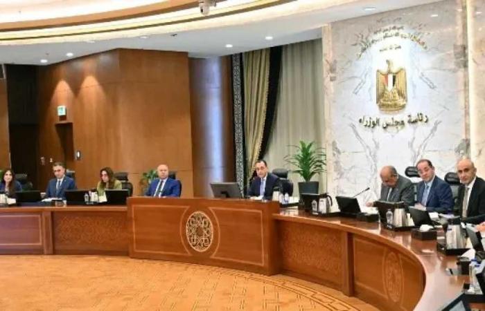 الحكومة
      توافق
      على
      طرح
      مشروعات
      مياه
      وتحلية
      وصرف
      صناعي
      بالشراكة
      مع
      القطاع
      الخاص