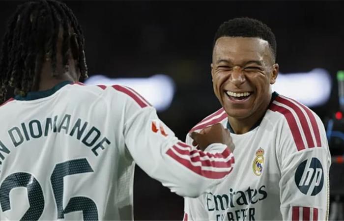 بالبلدي : ترتيب
      هدافي
      الدوري
      الإسباني
      بعد
      هدف
      مبابي
      أمام
      برشلونة
