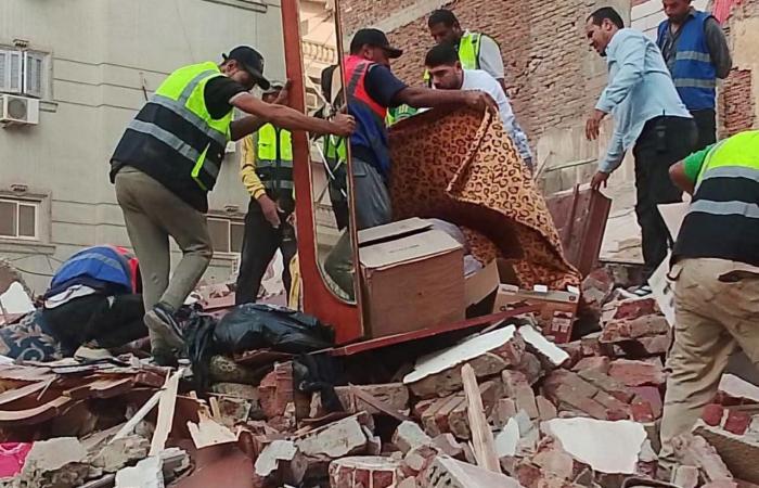بالبلدي: بعد
      انهيار
      عقار
      بطنطا..
      محافظ
      الغربية
      يوجّه
      بسرعة
      رفع
      الأنقاض
      وإنقاذ
      ممتلكات
      المواطنين