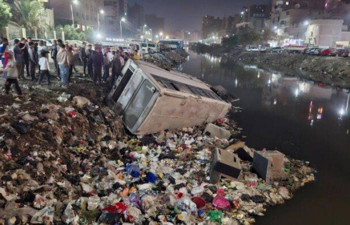 بالبلدي : انقلاب
      أتوبيس
      في
      مياه
      ترعة
      الشرقاوية
      بشبرا
      الخيمة
      دون
      إصابات