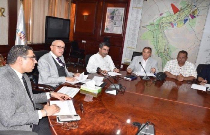 بالبلدي : محافظ
      الأقصر
      يستعرض
      مستجدات
      ملفات
      التقنين
      والتصالح
      والمتغيرات
      المكانية