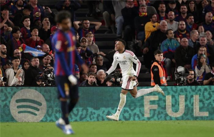بالبلدي : فيديو
      |
      الأولى
      محليًا
      والثانية
      تواليًا..
      ريال
      مدريد
      يحسم
      كلاسيكو
      الليجا
      ويفرض
      الهزيمة
      على
      برشلونة