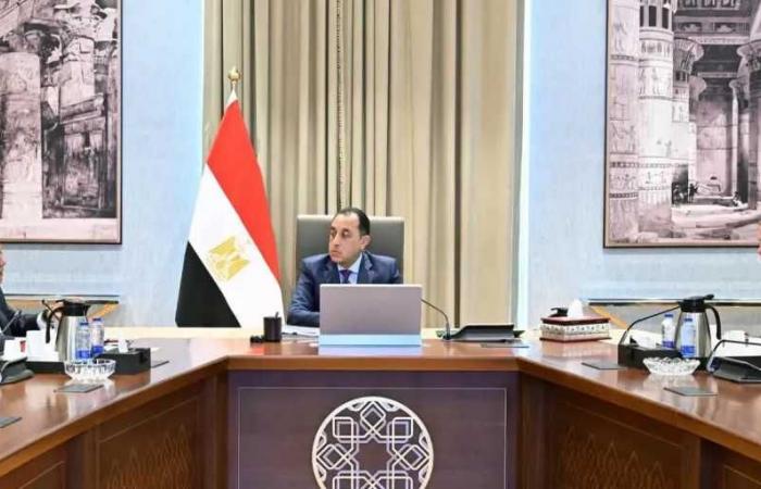 رئيس
      الوزراء
      يتابع
      موقف
      الإصدار
      الثاني
      من
      وثيقة
      سياسة
      ملكية
      الدولة
      والخطة
      التنفيذية
      له