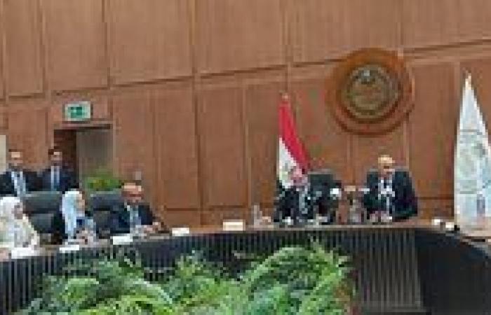 بالبلدي: زيادة
      مرتبات
      المعلمين
      إلى
      15
      ألف
      جنيه
      خلال
      عامين..
      التفاصيل
      والفئات
      المستفيدة