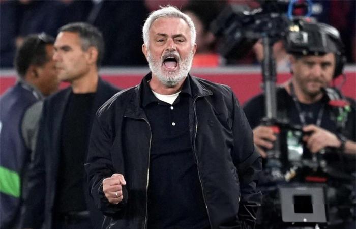 بالبلدي : مورينيو
      بعد
      الثنائية
      أمام
      برشلونة:
      حكم
      تقنية
      الفيديو
      كان
      نائمًا..
      ولم
      يشعر
      أحد
      بغياب
      لاعب
      ريال
      مدريد