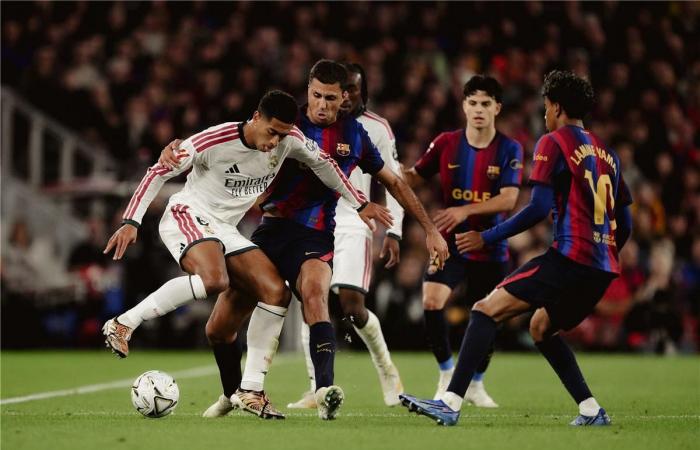 بالبلدي : رجل
      مباراة
      برشلونة
      وريال
      مدريد
      في
      الدوري
      الإسباني
