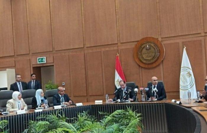 بالبلدي : من
      المعلم
      المساعد
      إلى
      كبير
      المعلمين..
      اعرف
      قيمة
      الزيادة
      في
      مرتبك
      خلال
      العامين
      المقبلين