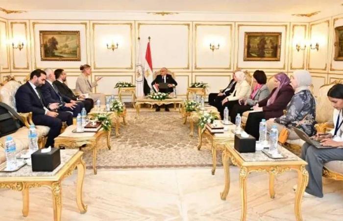 د.
      سويلم
      يبحث
      مع
      العضو
      المنتدب
      لمكتب
      الإيفاد،
      تعزيز
      التعاون
      المشترك
      في
      مجالات
      إدارة
      المياه
      والتكيف
      مع
      تغيرات
      المناخ