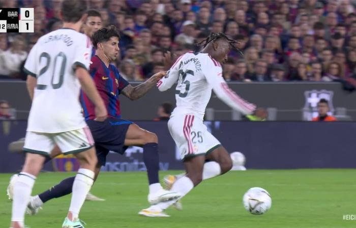 بالبلدي : اللجنة
      الفنية
      للحكام
      تحسم
      الجدل
      بشأن
      واقعتين
      في
      مباراة
      برشلونة
      وريال
      مدريد
