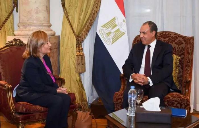 وزير
      الخارجية
      يستقبل
      نائبة
      رئيس
      بنك
      الاستثمار
      الأوروبي