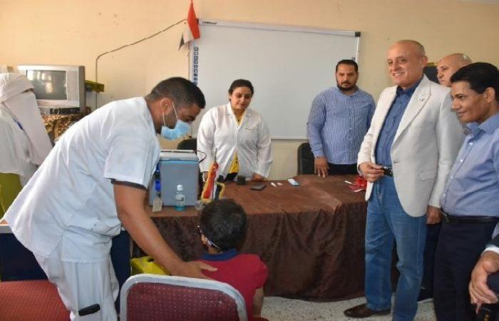 بالبلدي: محافظ
      الأقصر
      يتابع
      ميدانياً
      أعمال
      الحملة
      القومية
      للتطعيم
      ضد
      الحصبة
      والحصبة
      الألمانية
      بمدينة
      إسنا
