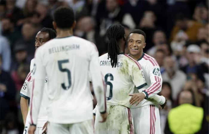 بالبلدي : لاعب
      ريال
      مدريد
      يهنئ
      هاري
      كين
      بعد
      تتويجه
      بالكرة
      الذهبية
      2026