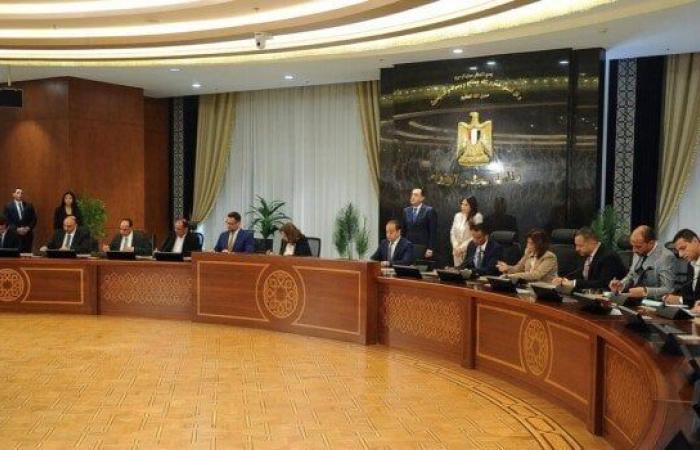 بالبلدي: الحكومة
      توقع
      اتفاقية
      لتنفيذ
      20
      ألف
      وحدة
      سكنية
      لمنخفضي
      الدخل