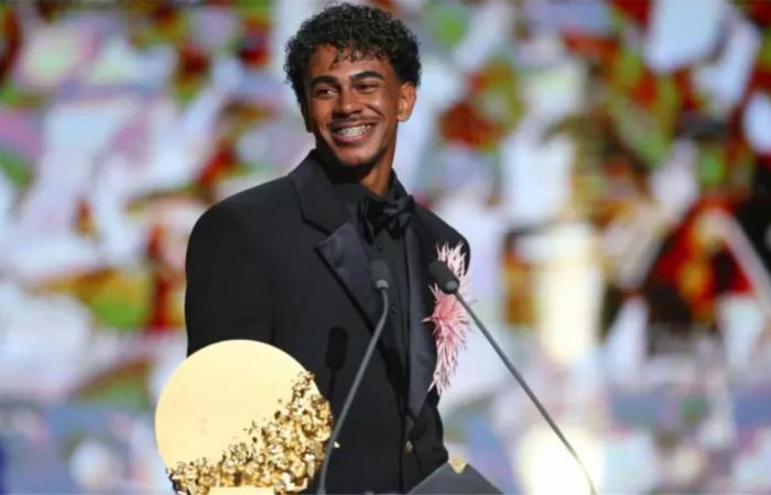بالبلدي : لامين
      يامال
      يعلق
      على
      خسارته
      للكرة
      الذهبية:
      لحظتي
      ستأتي