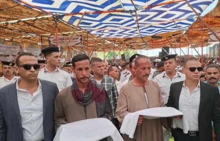 بالبلدي: بحضور
      النائبين
      علاء
      الحديوي
      ومصطفى
      أبو
      دومه..
      جلسة
      صلح
      تنهي
      خصومة
      ثأرية
      بين
      عائلتين
      بطهطا