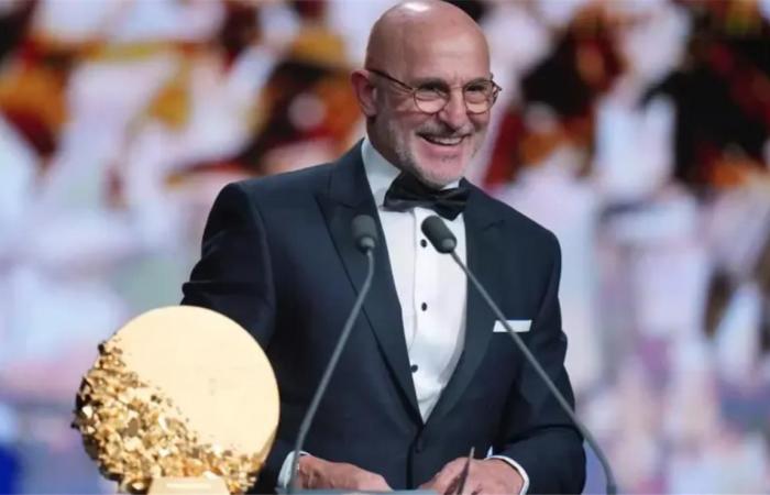 بالبلدي : رسميًا
      |
      دي
      لا
      فوينتي
      أفضل
      مدرب
      2026