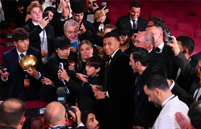 بالبلدي : كان
      يمتلك
      فرصة
      رائعة..
      تعليق
      قناة
      ريال
      مدريد
      على
      عدم
      تتويج
      مبابي
      بـ
      الكرة
      الذهبية
