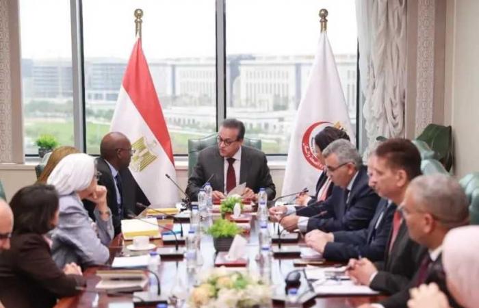 وزير
      الصحة
      يبحث
      مع
      بعثة
      بنك
      التنمية
      الأفريقي
      سبل
      تعزيز
      التعاون
      لدعم
      منظومة
      التأمين
      الصحي
      الشامل