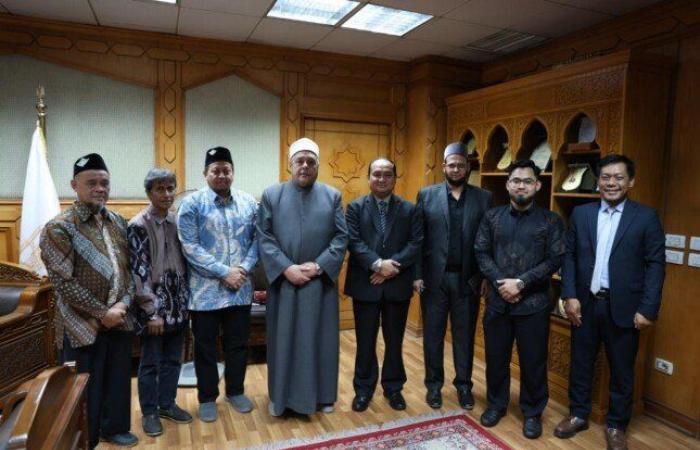 بالبلدي: الأزهر
      يبحث
      تعزيز
      التعاون
      العلمي
      والدعوي
      مع
      جمعية
      الإرشاد
      الإسلامية
      بإندونيسيا