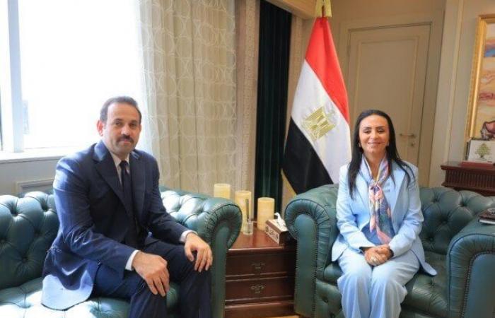 بالبلدي : «التضامن»
      وجهاز
      مستقبل
      مصر
      يبحثان
      دعم
      العمالة
      غير
      المنتظمة
      وتمكين
      الأسر
      الأولى
      بالرعاية