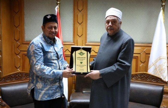 بالبلدي: الأزهر
      يبحث
      تعزيز
      التعاون
      العلمي
      والدعوي
      مع
      جمعية
      الإرشاد
      الإسلامية
      بإندونيسيا