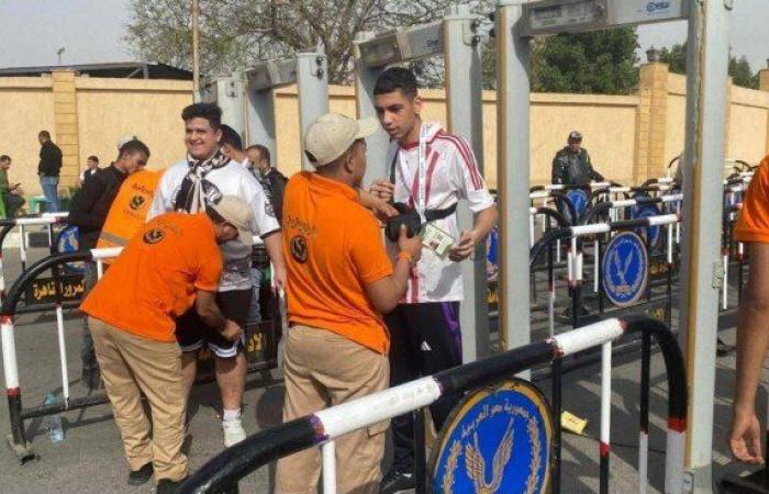 بالبلدي: استعدادات
      أمنية
      مكثفة
      لتأمين
      مباراة
      الزمالك
      والمقاولون
      العرب