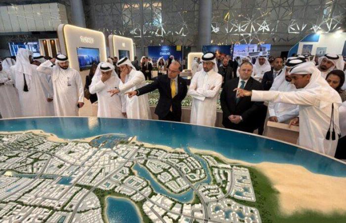 بالبلدي: وزير
      الاستثمار
      يتابع
      تطورات
      مشروعي
      «علم
      الروم»
      و«سيتي
      جيت»
      للديار
      القطرية