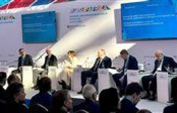بالبلدي: وزير
      التموين:
      فرص
      واعدة
      للتعاون
      مع
      دول
      بريكس
      في
      التصنيع
      الغذائي
      والتخزين
      والخدمات
      اللوجستية