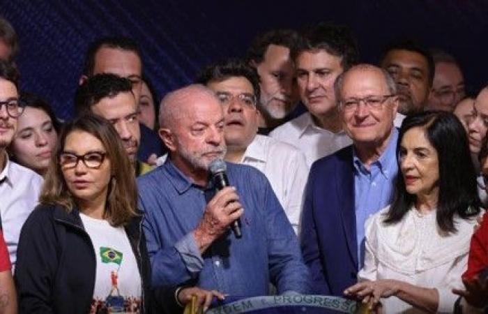 بالبلدي: لولا
      رئيسا
      للبرازيل
      مجددًا..
      ولاية
      صعبة
      تستدعي
      “تفاهمات”