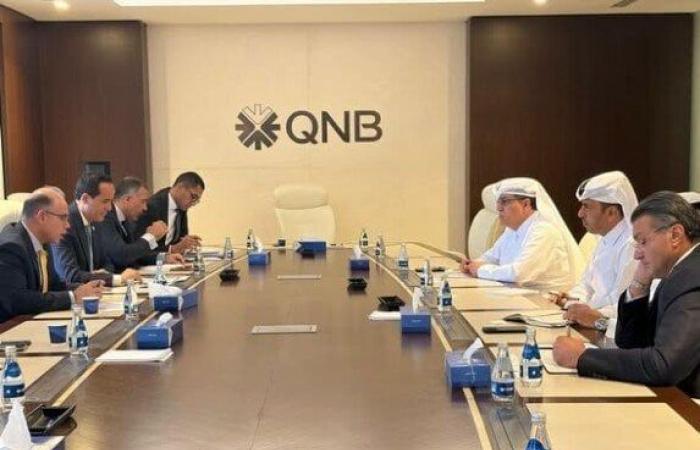 بالبلدي : وزير
      «الاستثمار»
      يبحث
      مع
      رئيس
      مجموعة
      QNB
      تعزيز
      الترويج
      للطروحات
      الحكومية