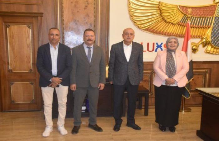 بالبلدي : رفع
      كفاءة
      الأطقم
      وجاهزية
      المعدات..
      الأقصر
      تضع
      خطة
      شاملة
      للارتقاء
      بـ
      «الخدمات
      الطارئة»