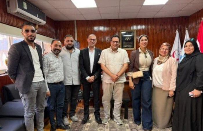 بالبلدي : مدير
      مركز
      أورام
      طنطا:
      بنك
      الدم
      الإقليمي
      بسيجر
      يغطي
      90%
      من
      احتياجات
      المركز