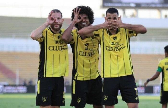 بالبلدي : «شبيطة»
      يعلن
      تشكيل
      وادي
      دجلة
      أمام
      بيراميدز
      في
      الدوري
      المصري